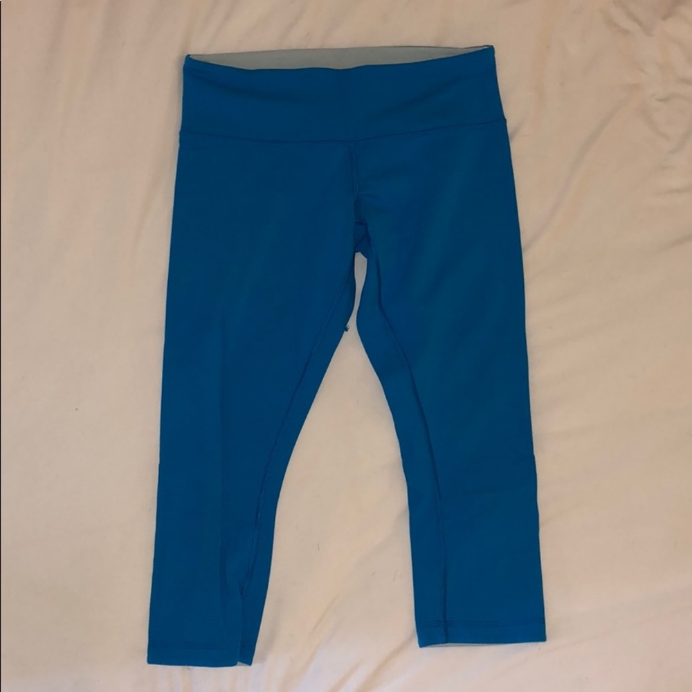 Lululemon blue crop leggings size 8